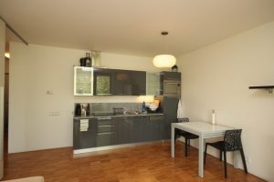 Prodej bytu 3+1, 77 m² Praha - Prosek, Zárybská