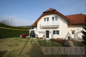 Exterior - For Rent: 8-BD Family Villa Prague 6 – Nebusice