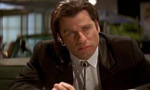 John Travolta v parodii na laciné rodokapsové krváky od Quentina Tarantina Pulp Fiction - Historky z podsvětí "Pulp Fiction"
