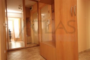 vestavěné skříně v předsíni - Pronájem bytu 2+kk, 40 m2 Mělník, ul. Sportovní