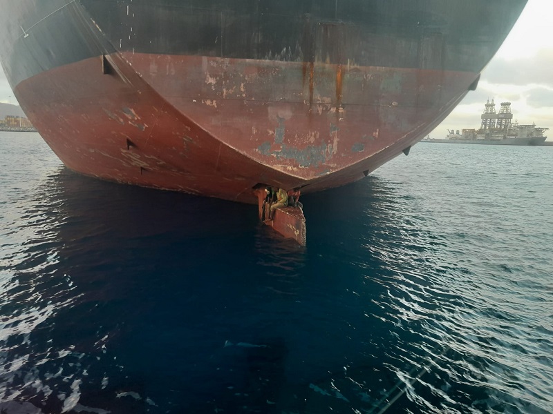 Španělsko odepře azyl třem migrantům, kteří dorazili na kormidle tankeru