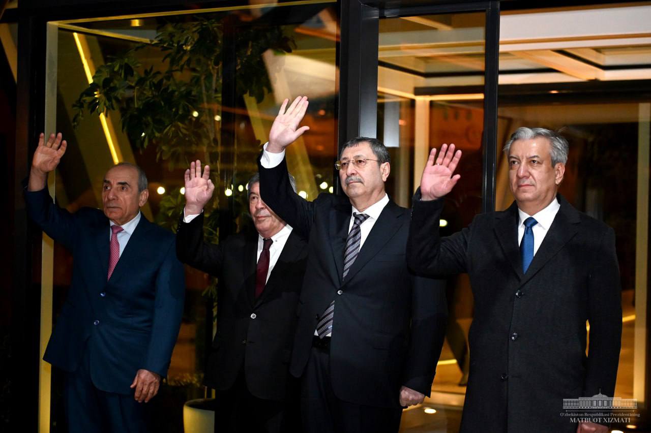 Skončila pracovní návštěva prezidenta Republiky Uzbekistán Shavkata Mirzijojeva v Ázerbájdžánu.