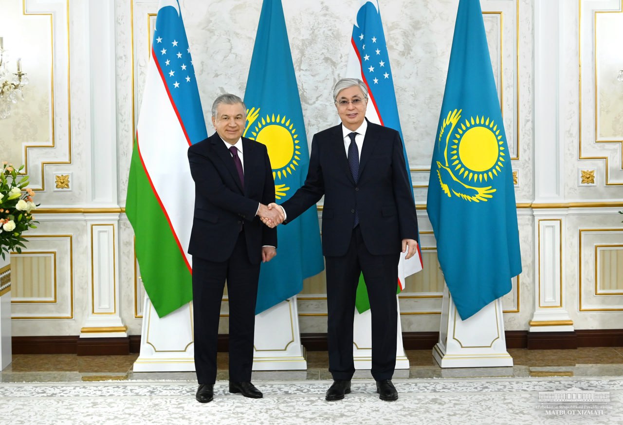 Uzbečtí a kazašští lídři obhajují další rozvoj spolupráce v plném rozsahu