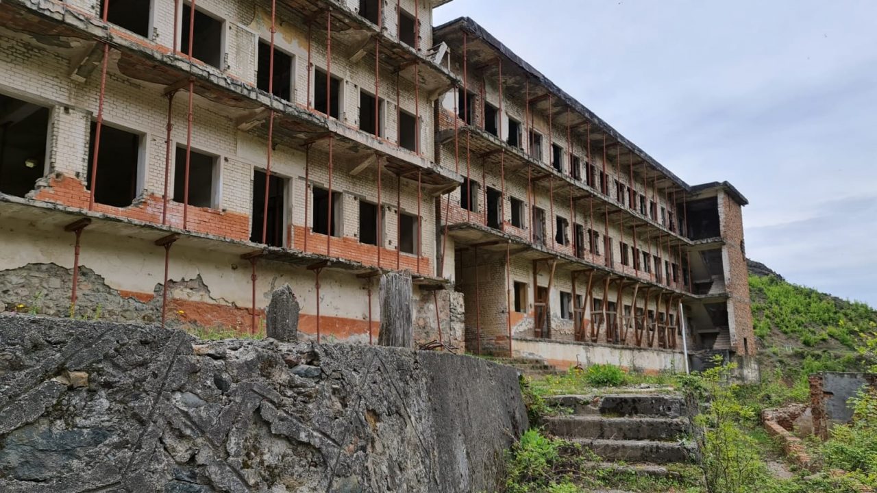 Albánie začne pátrat po ostatcích obětí komunistického tábora