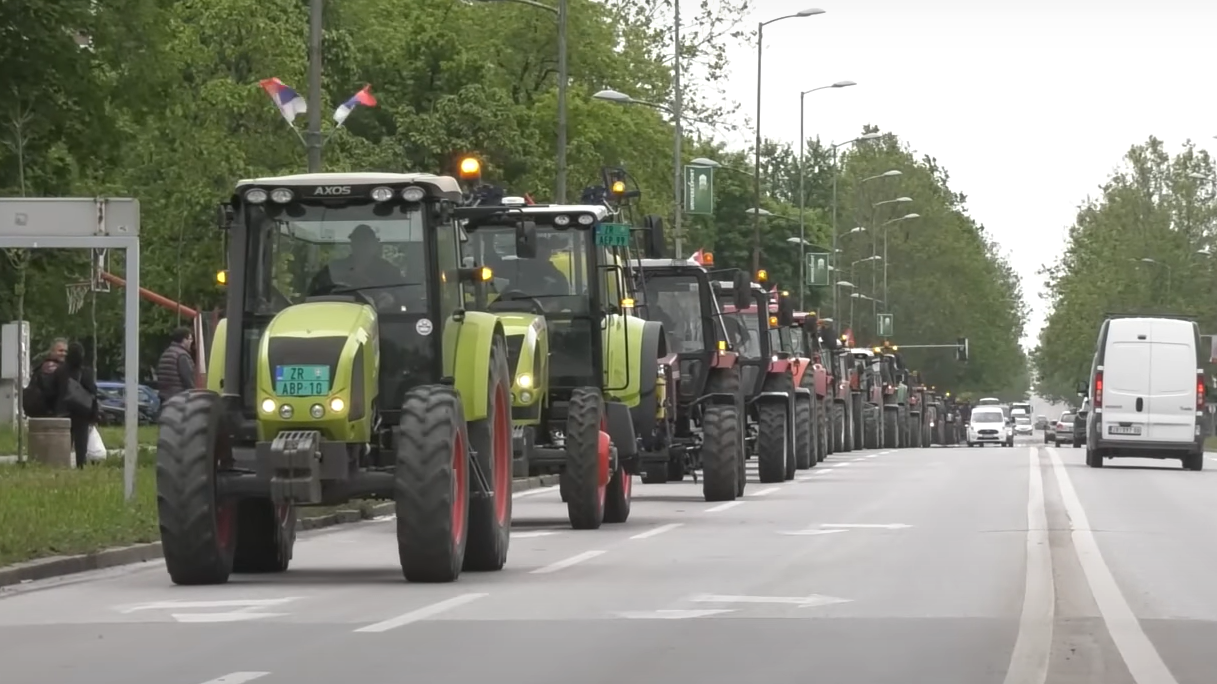 Srbští farmáři protestují kvůli údajnému špatnému zacházení ze strany státu. Květen 2023