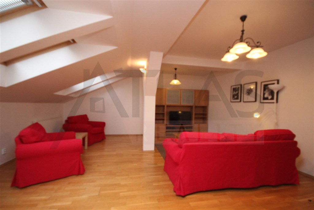 Obývací pokoj - Pronájem plně zařízeného bytu 3+kk, 110 m2 Praha 2 - Vinohrady, Sázavská